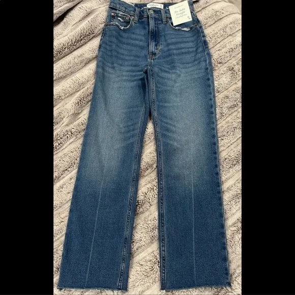 ABERCROMBIE AND FITCH THE ANKLE STRAIGHT ULTRA HIGH RISE (CURVE LOVE)