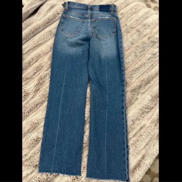 ABERCROMBIE AND FITCH THE ANKLE STRAIGHT ULTRA HIGH RISE (CURVE LOVE)