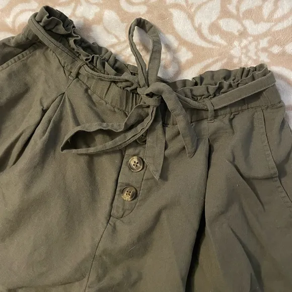 AEO Olive Paperbag Shorts