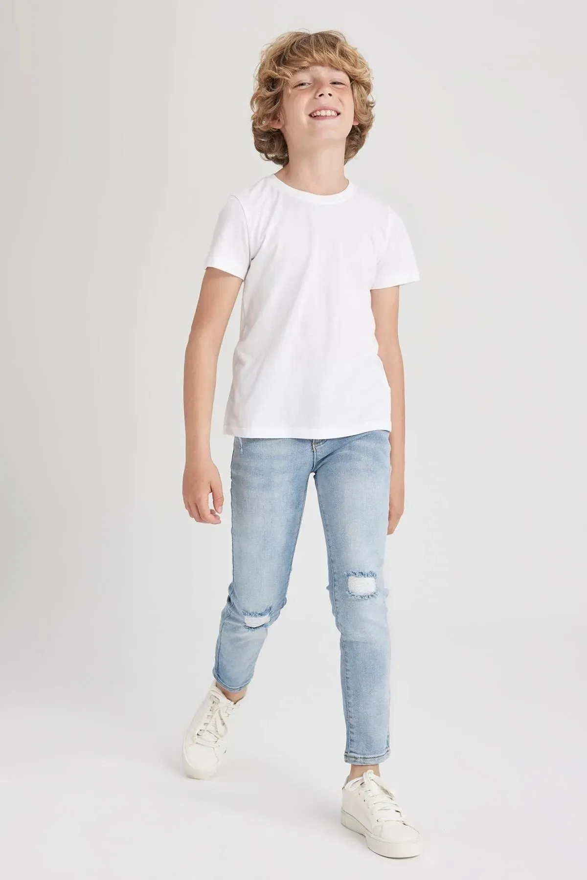Boy Child Slim Fit Ripped Detailed Straight Leg Jeans