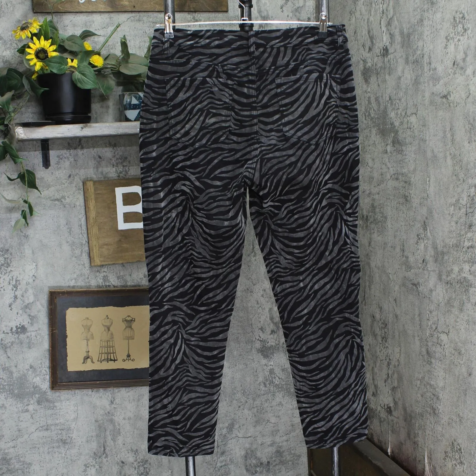 Dg2 by Diane Gilman Womens Straight Leg Velvet Animal Jeans Black Tiger 14