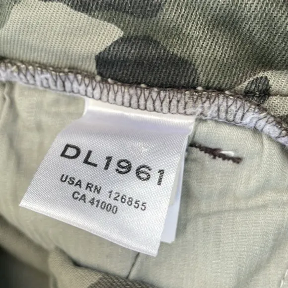 DL1961 Premium Denim Camile Belted Paper Bag Shorts Camo Women's Camo Size 26