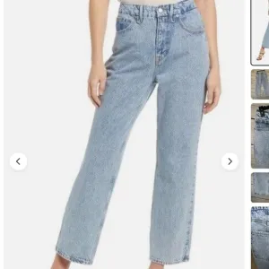 Good American 90s Duster High Rise Cropped Straight Leg Jean