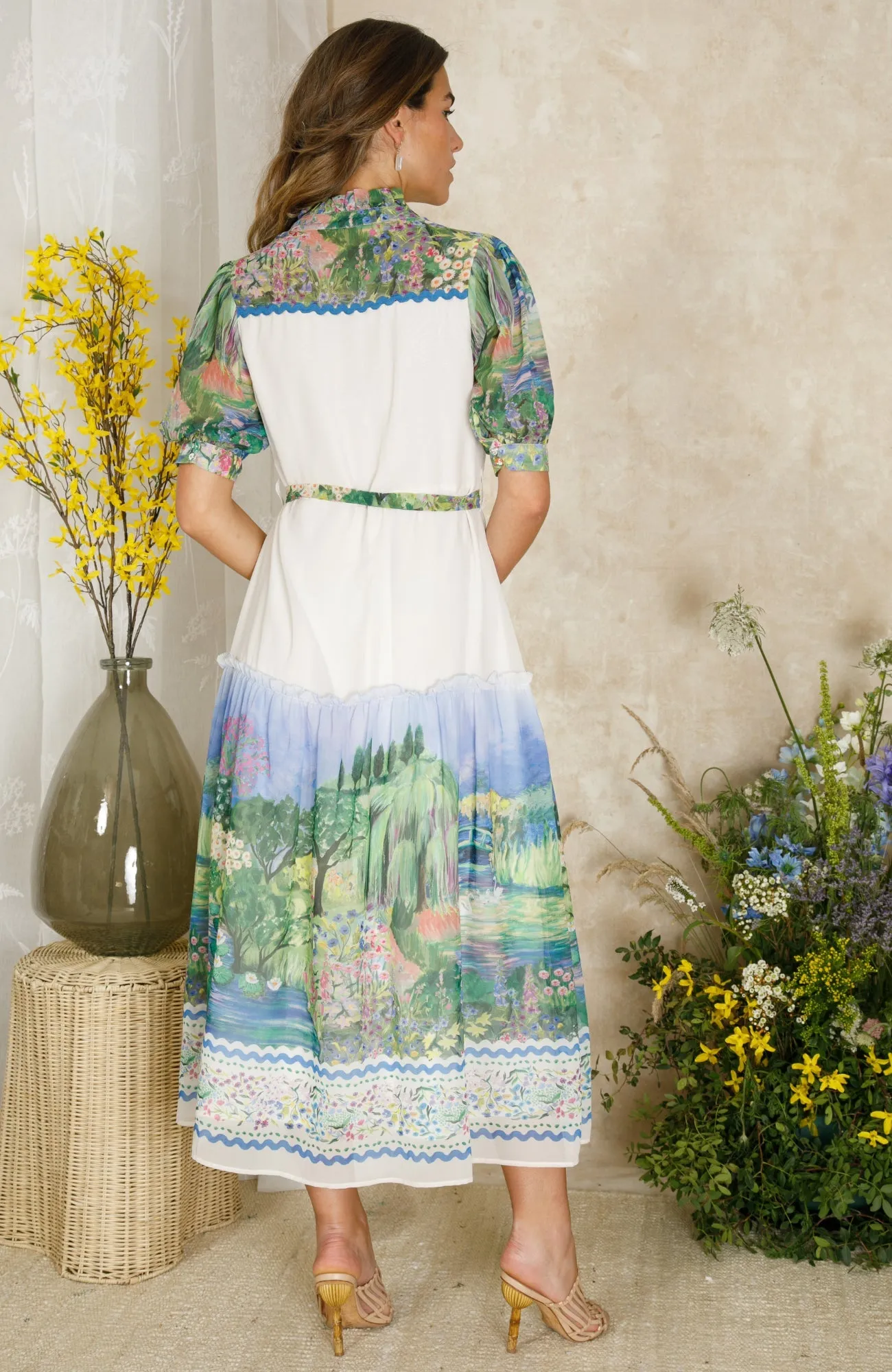 Hope & Ivy Zara Tiered Garden Print Midi Dress