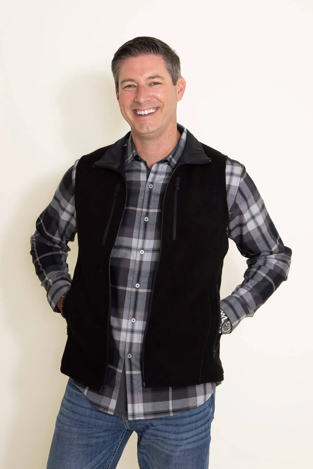 Kuhl Interceptr Vest for Men in Black | 3186-BK