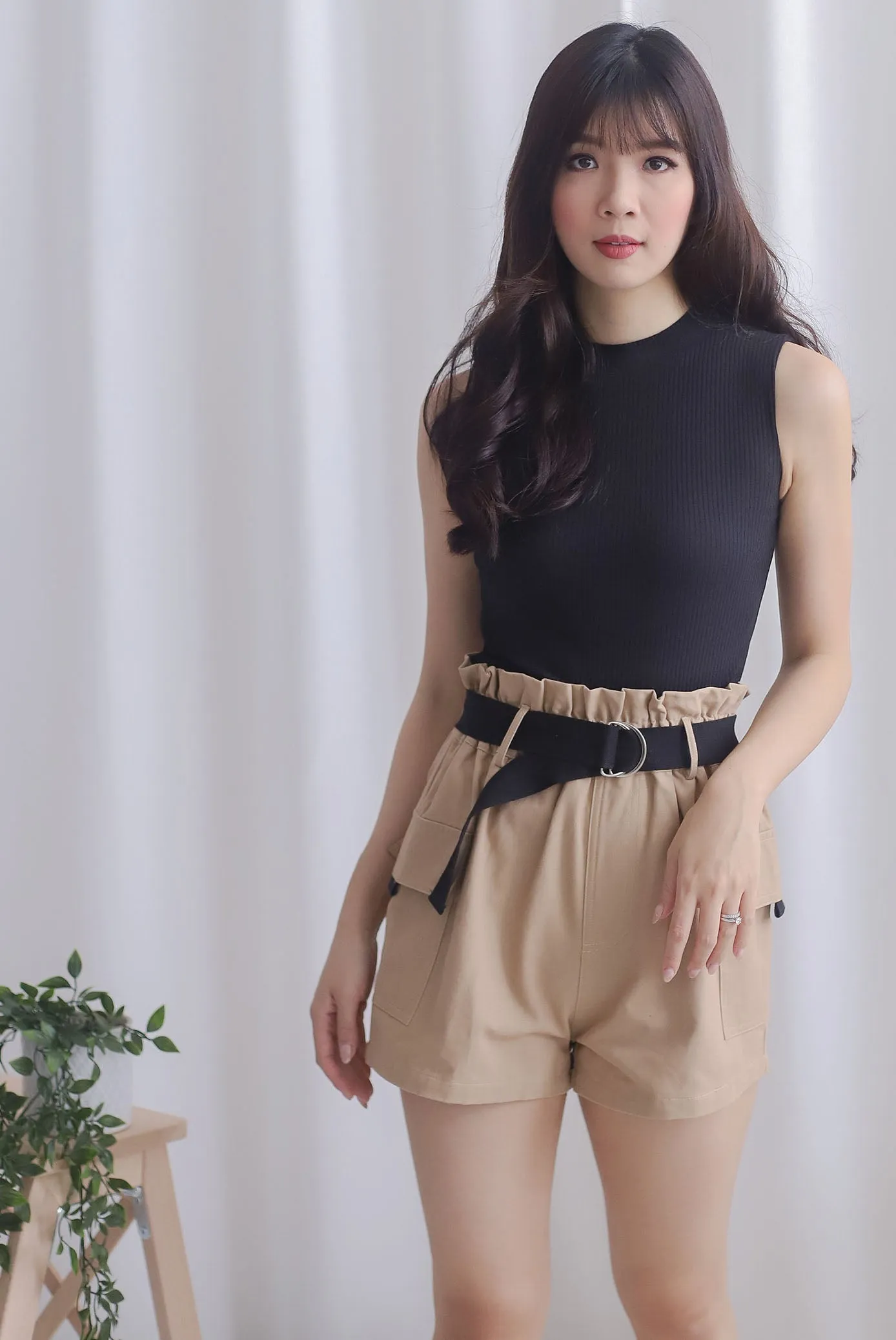Lara Paperbag Shorts In Camel