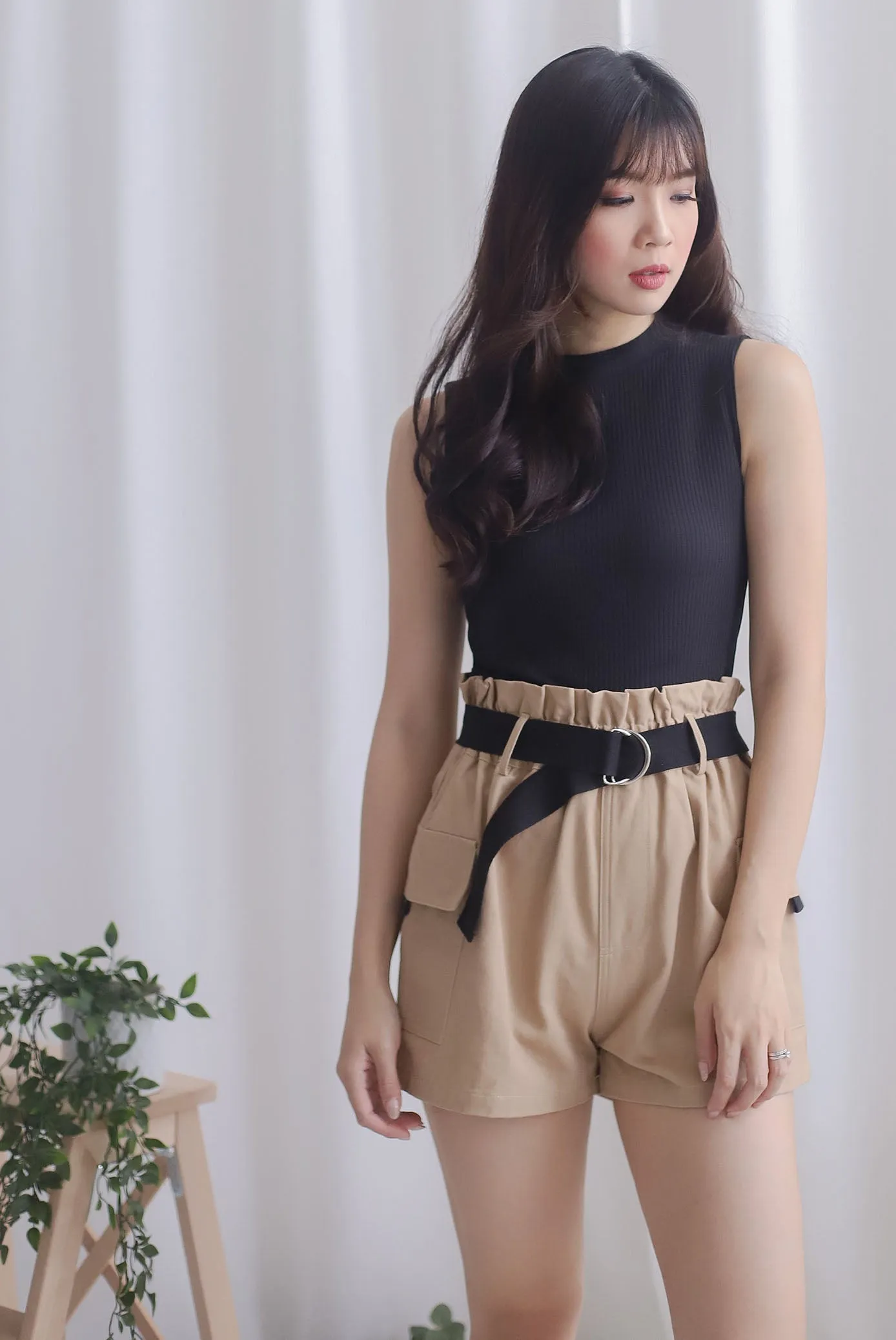 Lara Paperbag Shorts In Camel