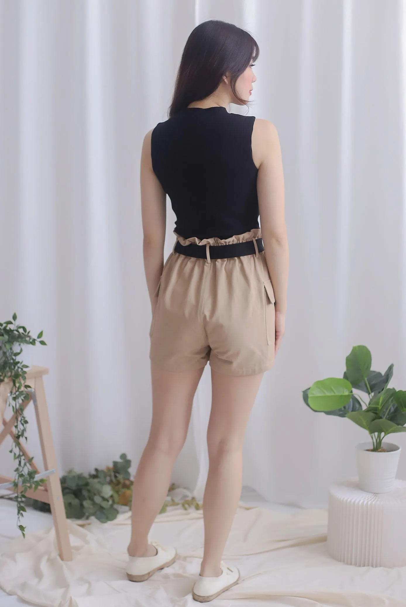 Lara Paperbag Shorts In Camel