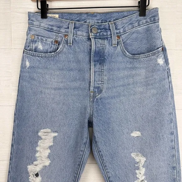 Levi's 501 Cropped Light Wash Jeans Womens 27 Straight Leg Distressed High Rise