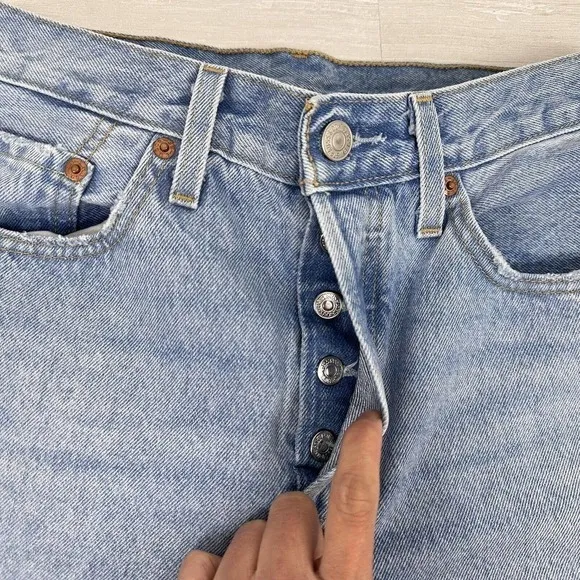 Levi's 501 Cropped Light Wash Jeans Womens 27 Straight Leg Distressed High Rise