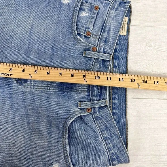 Levi's 501 Cropped Light Wash Jeans Womens 27 Straight Leg Distressed High Rise