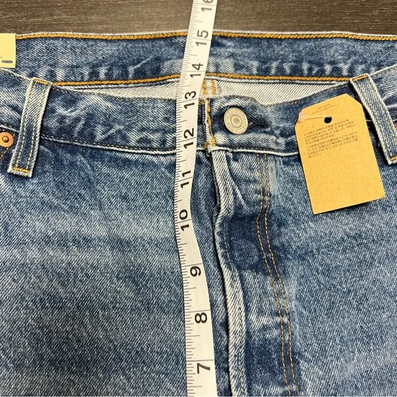 Levi's Women's 501 Pieced Jeans Med Wash Rigid Denim High-Rise Straight 24W