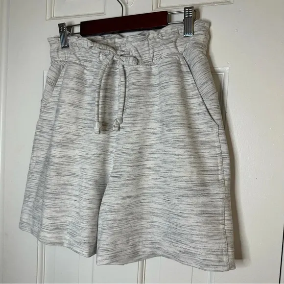 LULULEMON Hello Sunday Short Light Gray Heathered Paperbag Shorts High Waist 4