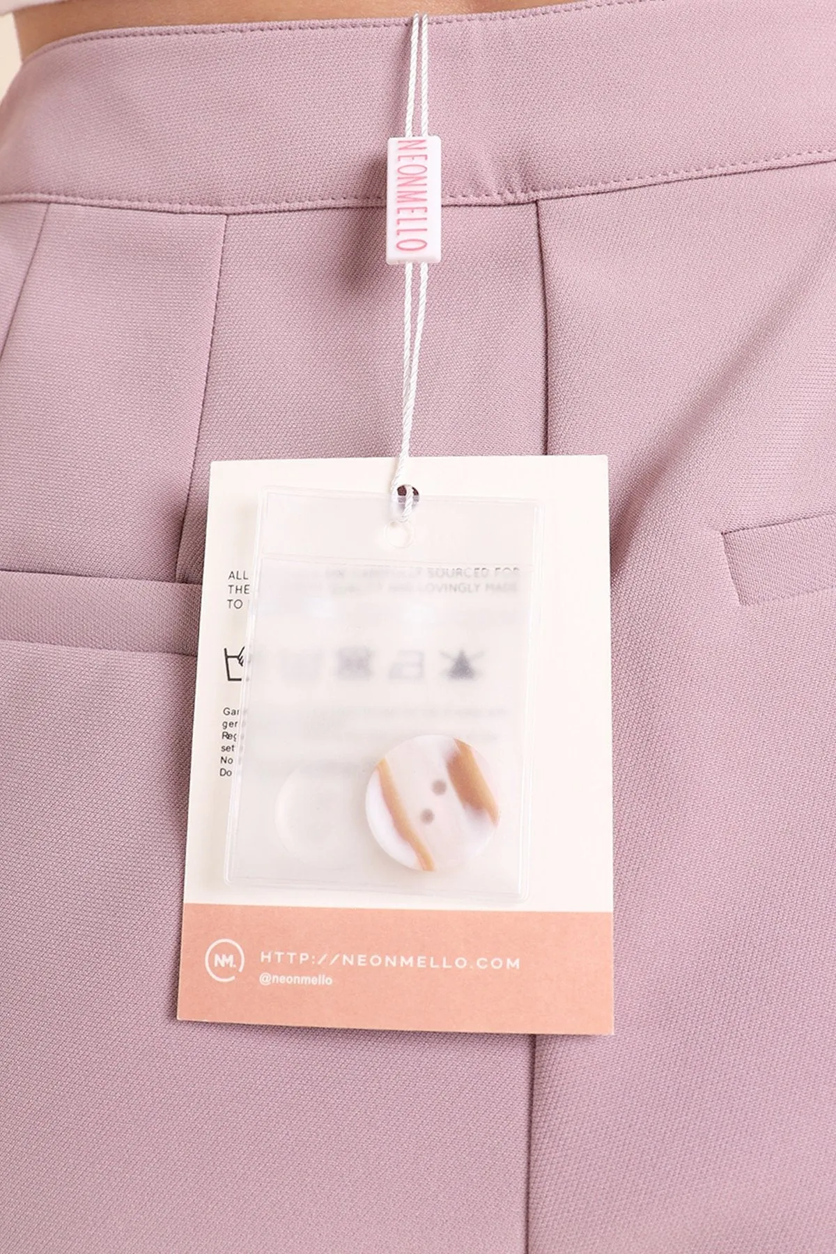 MADEBYNM SARA PLEATED SASH SHORTS IN DUSK LILAC