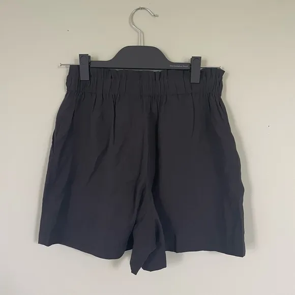 Madewell Seamed Pull-On Paperbag Shorts in Softdrape, size XS
