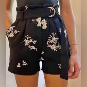 Maje Shorts Black White Ima Floral Embroidered Paper bag Waist Crepe EU-36 ,US-S