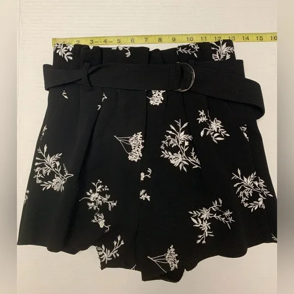 Maje Shorts Black White Ima Floral Embroidered Paper bag Waist Crepe EU-36 ,US-S