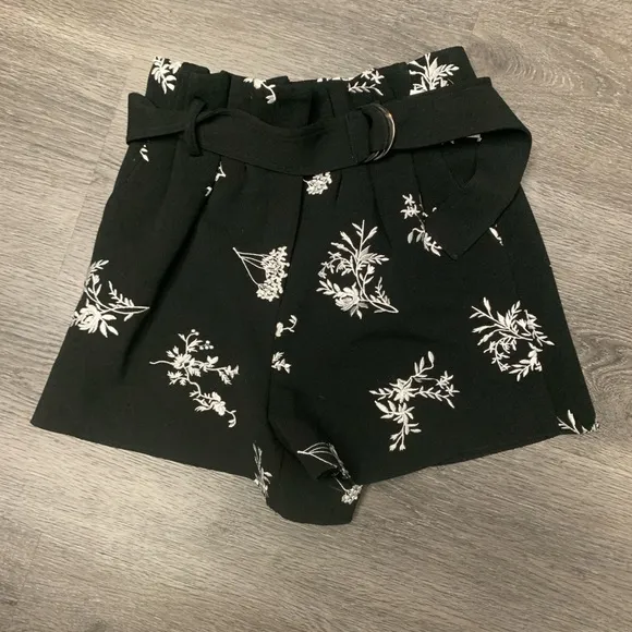 Maje Shorts Black White Ima Floral Embroidered Paper bag Waist Crepe EU-36 ,US-S