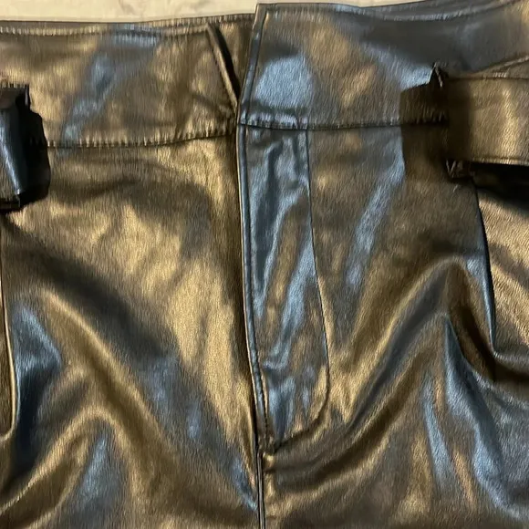 PAIGE Melila Vegan Leather Short excellent condition size 2