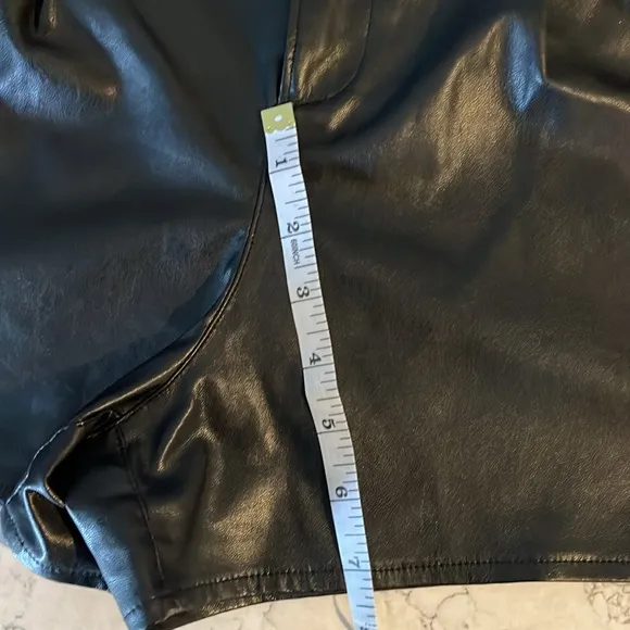 PAIGE Melila Vegan Leather Short excellent condition size 2