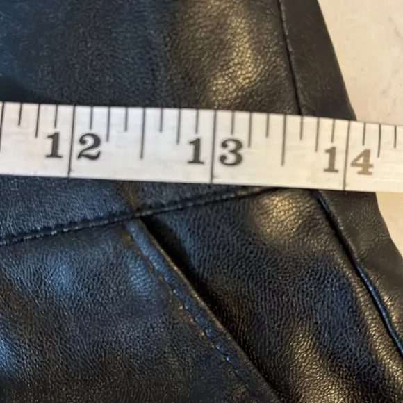 PAIGE Melila Vegan Leather Short excellent condition size 2