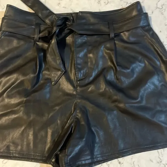 PAIGE Melila Vegan Leather Short excellent condition size 2