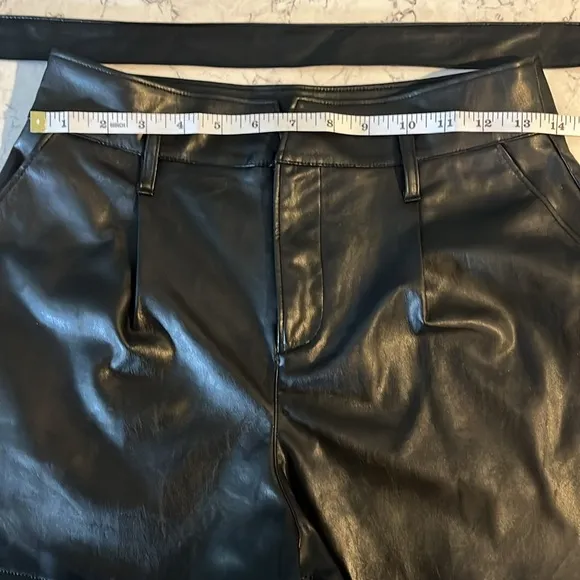PAIGE Melila Vegan Leather Short excellent condition size 2