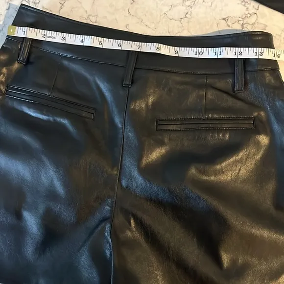 PAIGE Melila Vegan Leather Short excellent condition size 2