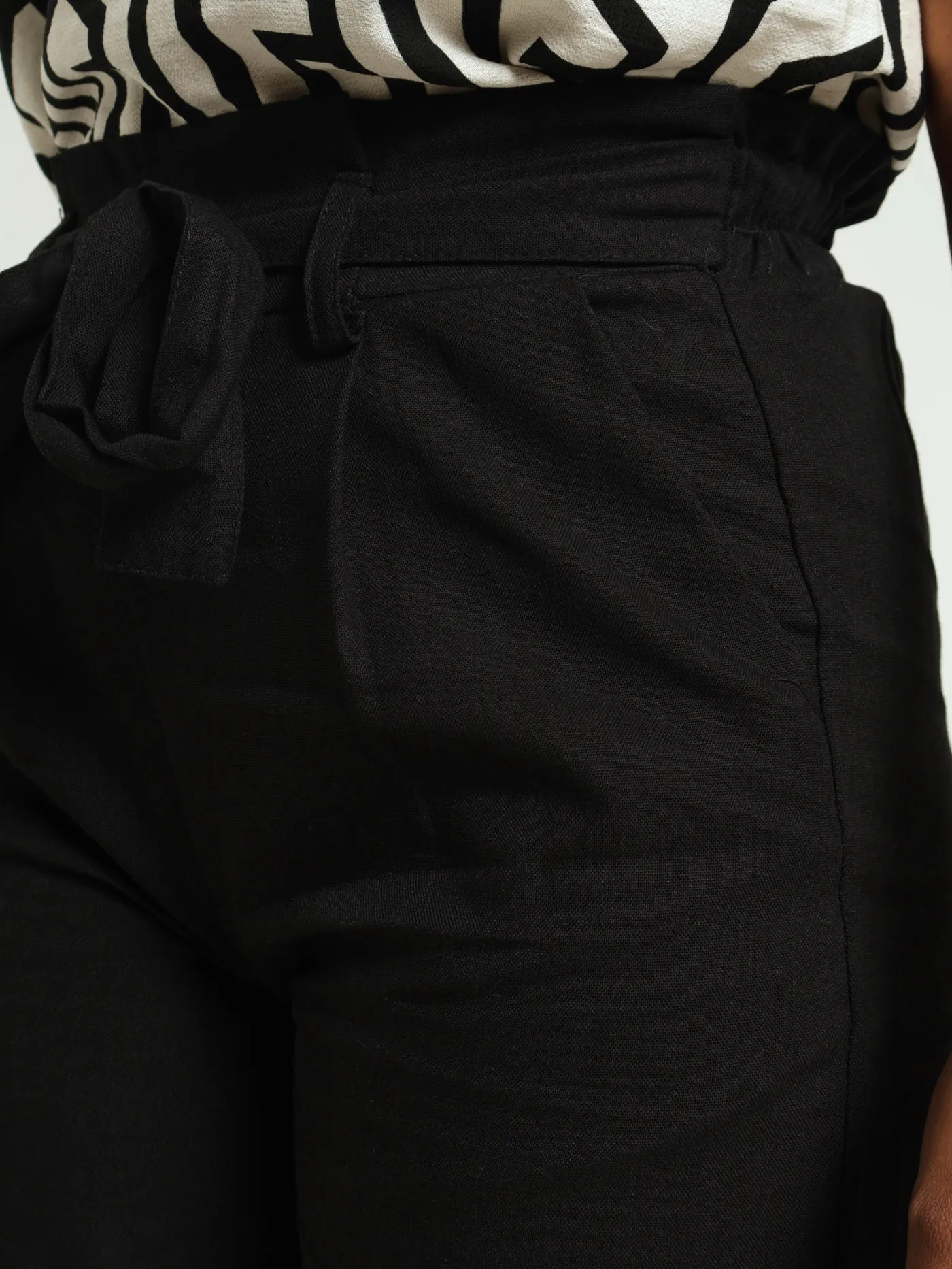 Pleated Front Paperbag Belted Mid Thigh Shorts - Black
