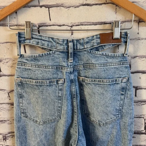 Social Tourist Ultra High Rise Straight Jeans SZ 25 Abercrombie &amp; Fitch