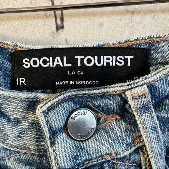 Social Tourist Ultra High Rise Straight Jeans SZ 25 Abercrombie &amp; Fitch