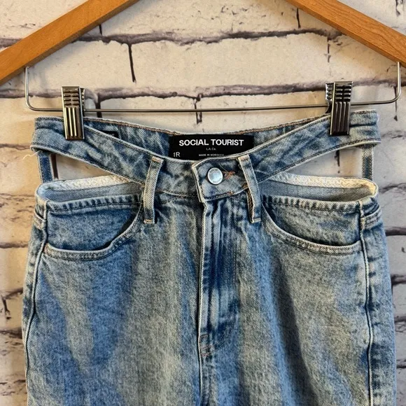 Social Tourist Ultra High Rise Straight Jeans SZ 25 Abercrombie &amp; Fitch
