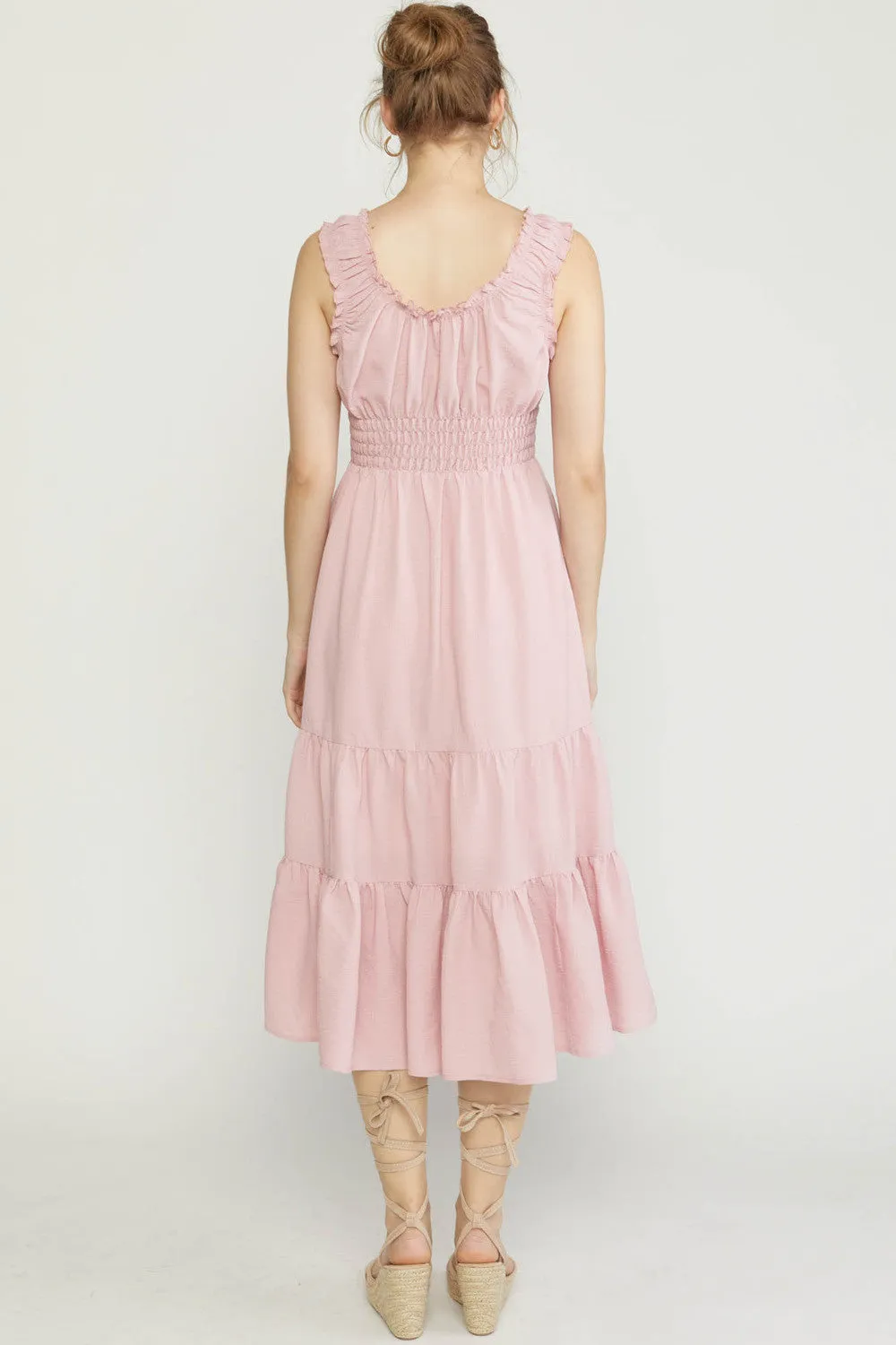 SOLID CRINKLED SCOOP NECK SLEEVELESS TIERED MIDI DRESS