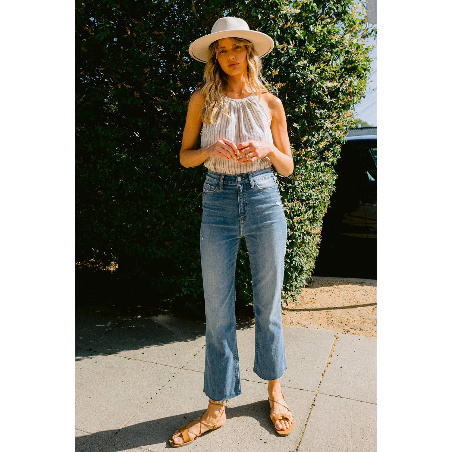 SUPER HIGH RISE CUFFED ANKLE STRAIGHT JEANS VT461