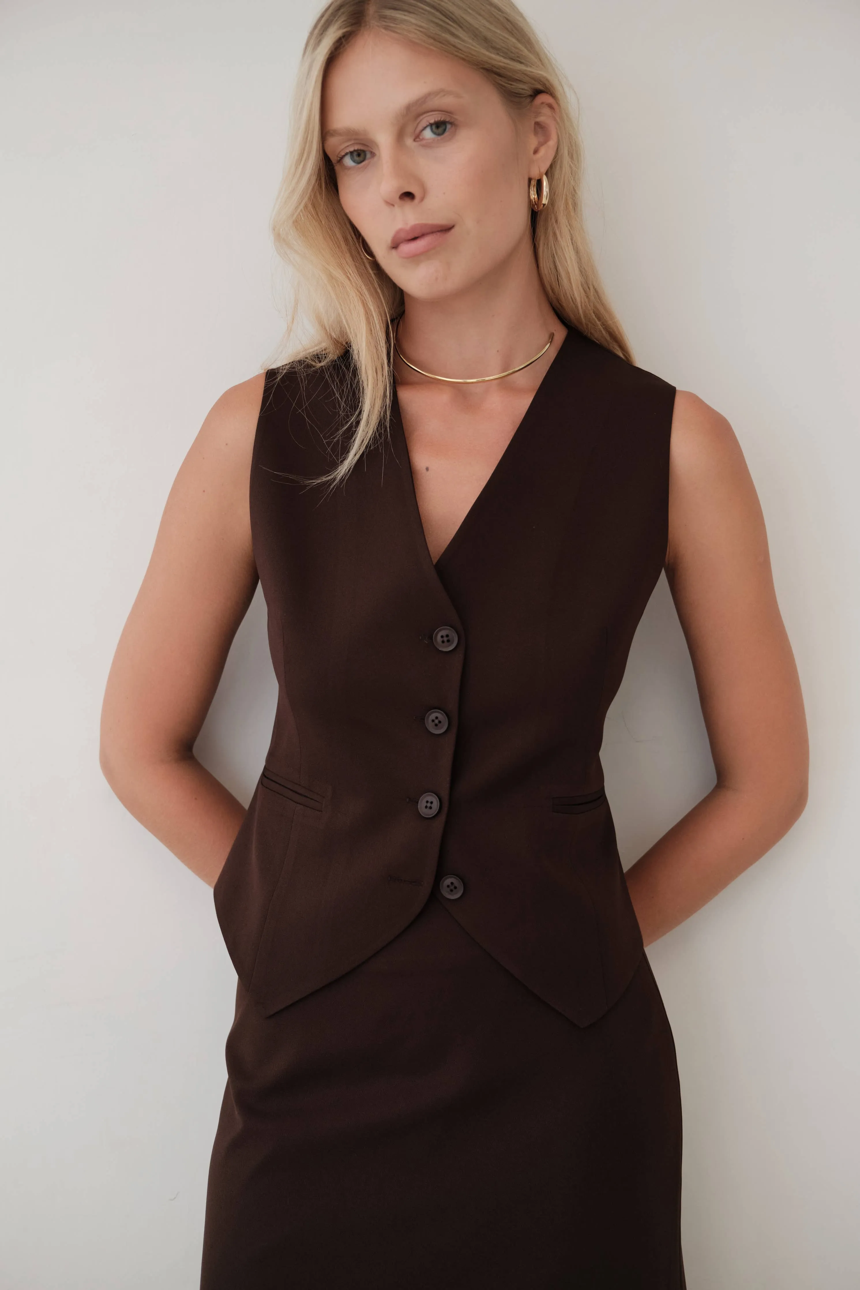 The Vie Vest in Mocha