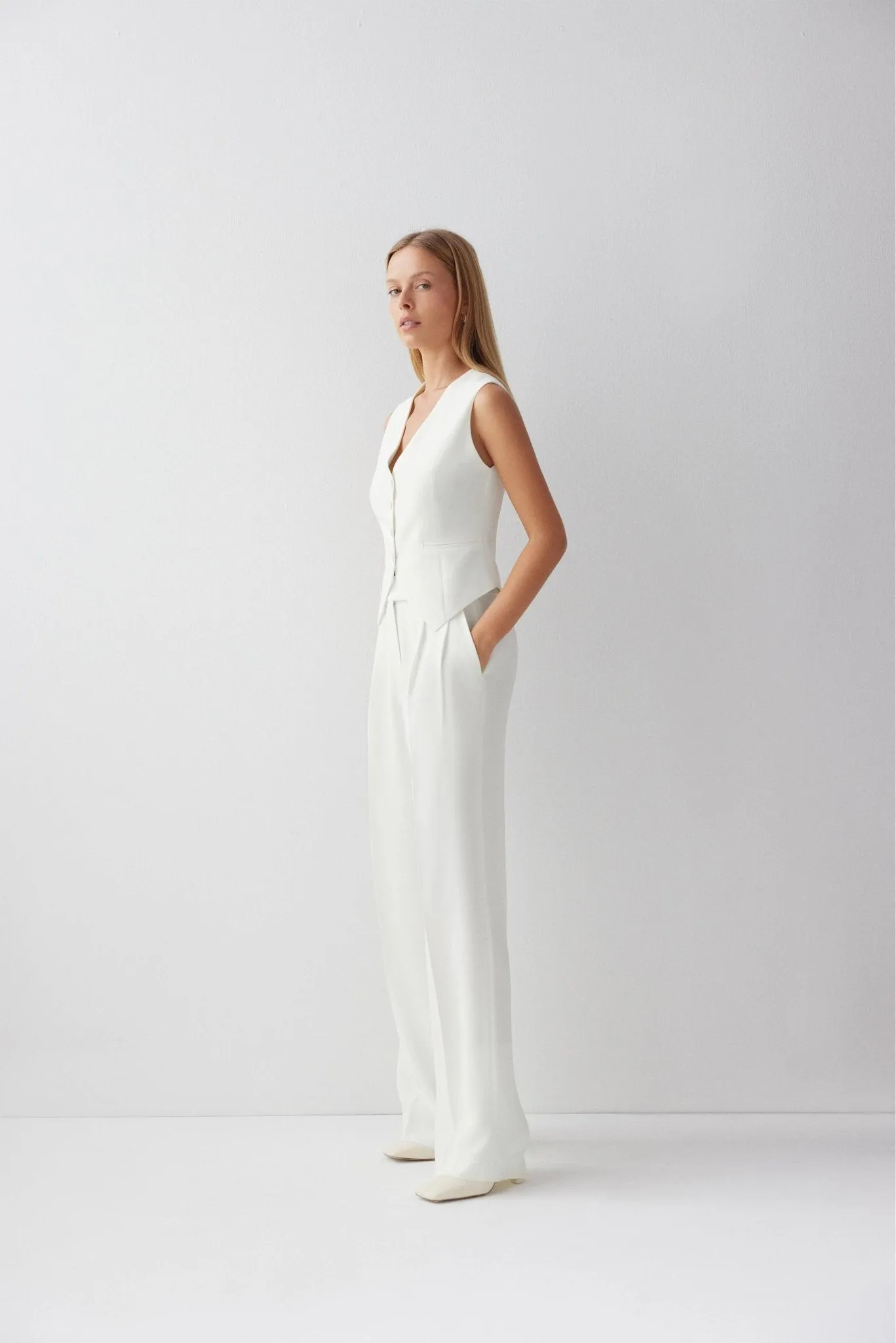 Vie Vest White