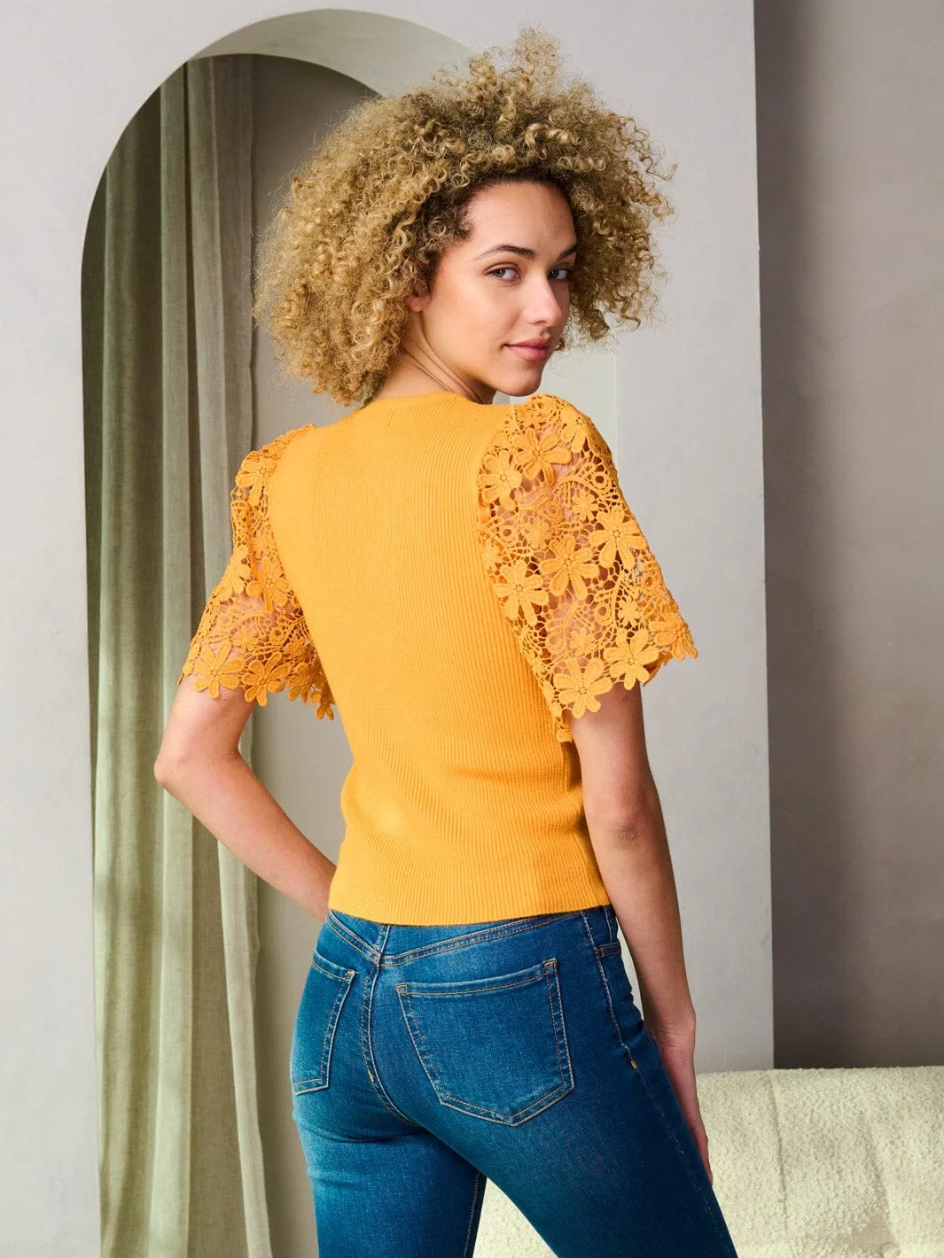 WOMEN'S SHORT DETAILED SLEEVE BLOUSE TOP