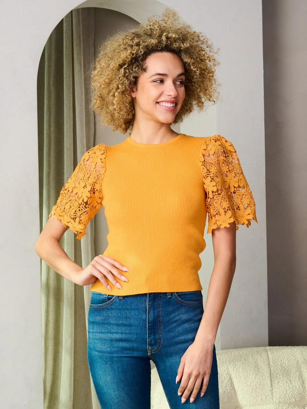 WOMEN'S SHORT DETAILED SLEEVE BLOUSE TOP
