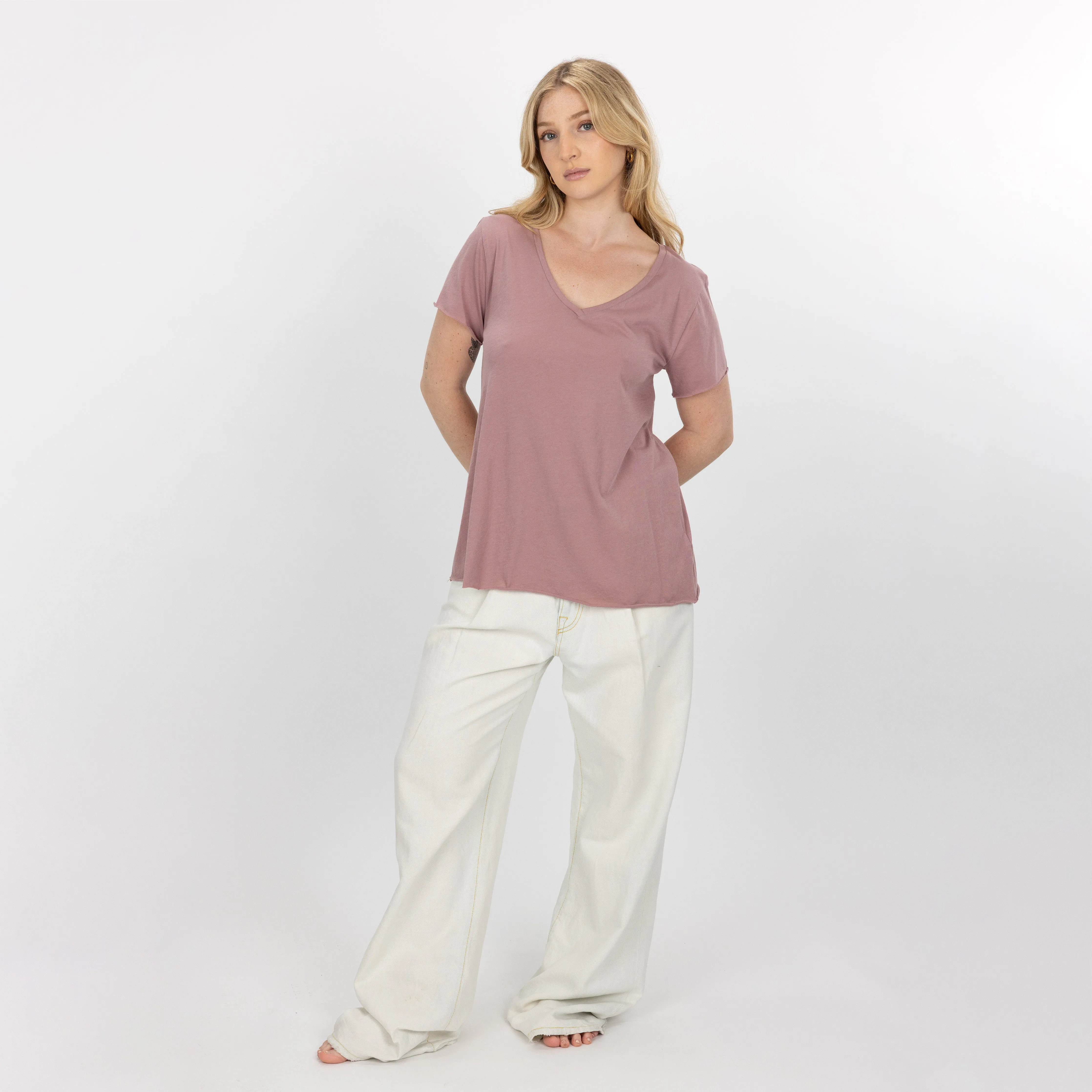 Womens V-neck Raw Edge Tee - Woodrose